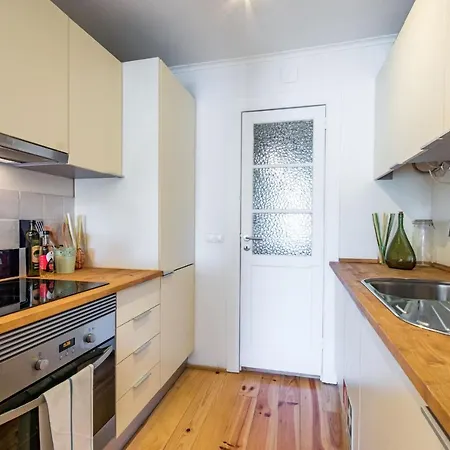 Heart - Yellow By Lovelystay Лісабон